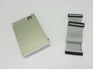 Vintage Newtronics Mitsumi D359T5 Floppy Drive 3.5 IDE and Wire - Afbeelding 1 van 11