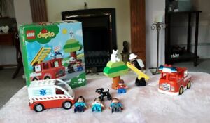 Duplo 10901 Fire Truck With Working Sirens plus Ambulance and extra figures. 