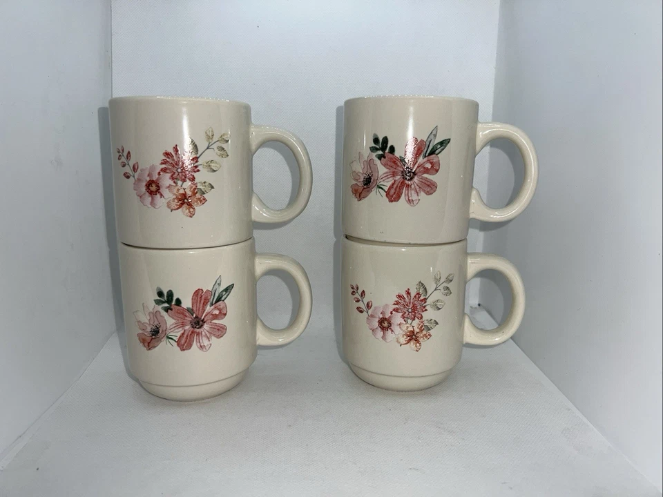 Juego de cuatro tazas apilables de porcelana de 10 oz - Hechas en China rosa floral Foto 1 de 4