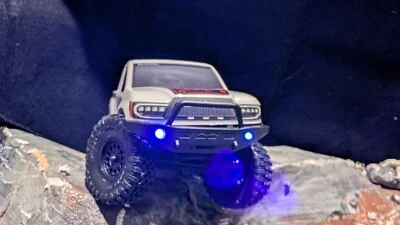 Luzes de para-choque UV/roxas farol de neblina - Compatível com rastreador de acampamento base axial SCX24 - EUA - Imagem 1 de 2