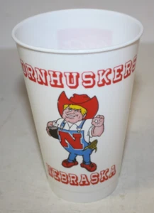 1981 NEBRASKA CORNHUSKER HUSKERS ESTADIO CONMEMORATIVO CALENDARIO TAZA HERBIE COCA COLA - Imagen 1 de 2