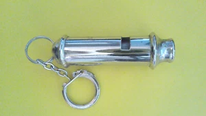 Schlüsselanhänger mit Hundepfeife. Schlüsselanhänger Ringetikett - Bild 1 von 3