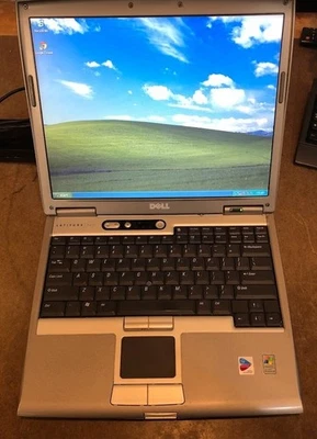 Portátil Dell Latitude D610, Intel Pentium M, 2 GB de RAM, 30 GB de disco duro, 14,1" Foto 1 de 4