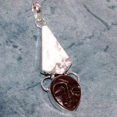 Howlite 雕刻脸红色玛瑙 925 镀银宝石吊坠 2.6 GW — 第 1/3 张图片