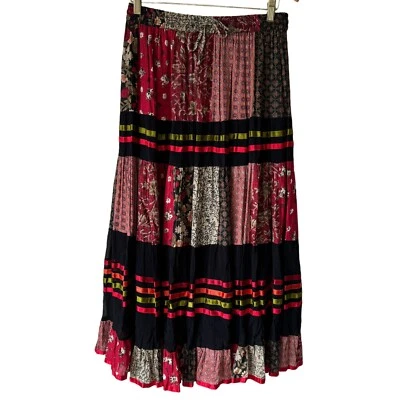 Sacred Threads 尺寸 Sm/Md 拼布丝带长裙 弹性腰围 领带 有内衬 波西米亚 — 第 1/4 张图片