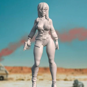 Sexy Miss Heisenberg AKA Wilma White - 28mm Scale Resin Miniature by Manufaktura - Picture 1 of 7
