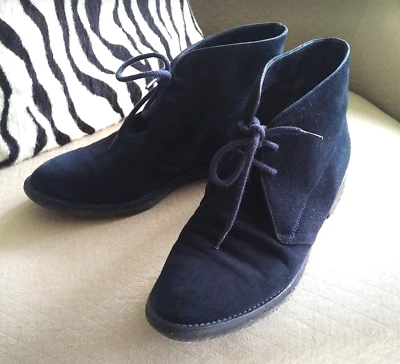Manolo Blahnik suede Chelsea ankle boot rubbery grip soles laceup 38.5 navy blue - Image 1 of 4