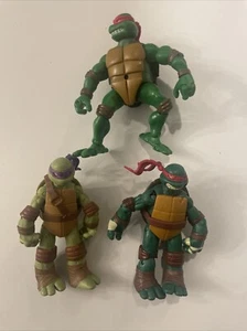 Teenage Mutant Ninja Turtles Lot of 3 Figures Rafael Donatello - Picture 1 of 5