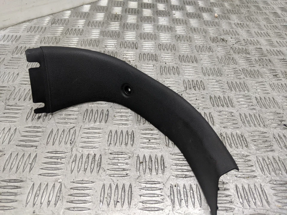 Bmw 118i Se E81 2010 Boot Lid Top Side Trim (passengers Side) 7074687 — 第 1/4 张图片