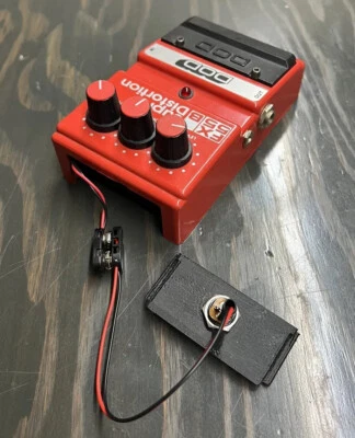 Placa trasera con conector de alimentación estilo Boss estándar para pedales de efecto serie DOD FX Foto 1 de 2