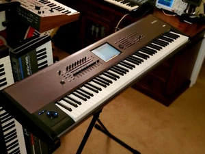 MUST SEE!!! KORG KRONOS X 88 IN FACTORY BOX! FULLY SERVICED IN AMAZING CONDITION - Picture 1 of 19