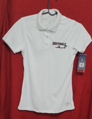 Camisa polo feminina bordada Russell Athletic seção 2 da NYSPHSAA branca P - Imagem 1 de 4