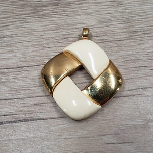 Vintage Crown Trifari Gold Tone Cream Woven Square Pendant 1 1/8" - Picture 1 of 7