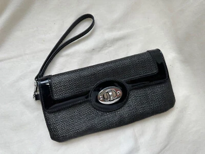 Ann Taylor Blk Faux Straw/Patent Clutch/Wristlet Bag Sz S Pre-owned  - Image 1 of 4