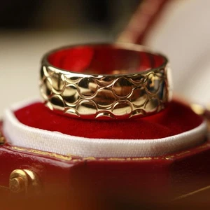 Pre-Owned Vintage 1982 9ct Yellow Gold 6mm Engraved Wedding Ring Size: G 9ct ... - Picture 1 of 3