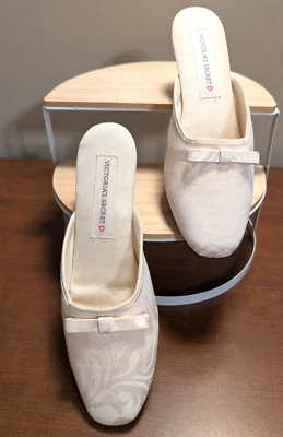VICTORIA'S SECRET VTG Ivory Jacquard Kitten Heels w/Bow Women's Size M Bridal - Image 1 of 4