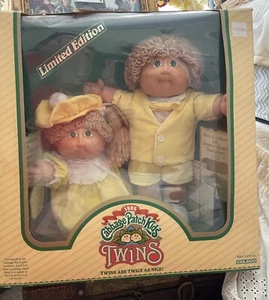 Vintage 1985 Cabbage Patch Kid Twin Girls 16" Dolls Brown Hair, Blue Eyes RARE - Picture 1 of 5
