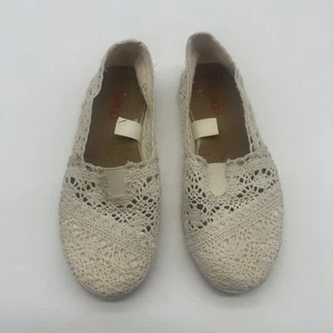 Bongo Shoes Women Size 6M US / UK 4.5/ EU 37.5 Beige Embroidered Used.. - Picture 1 of 11