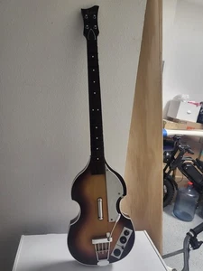 Rock Band Beatles Hofner Bass Guitar Wireless XBGTS3 Microsoft Xbox 360 Tested - Picture 1 of 4