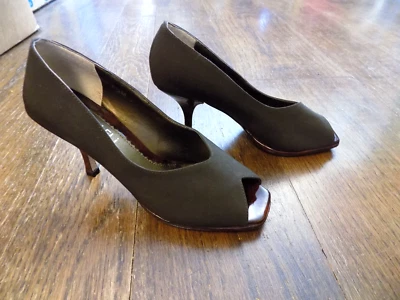 De Colección FAB Retro Años 50 Vaneli Tela Marrón Punta abierta Patente Tortuga Tacones 3" Talla 5.5 Foto 1 de 4