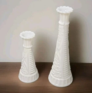 Two Vintage Bud Vase White Milk Glass Anchor Hocking Stars & Bars 6" and 9" Tall - Bild 1 von 20