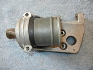 85 - 89 SAAB 9000 brida complementaria 8723108 y soporte de rodamiento 7550056 H2 - Imagen 1 de 7