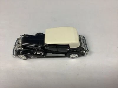SIGNATURE - 1933 Cadillac Fleetwood - 1:32 SCALE - DIECAST MODEL  - Image 1 of 4