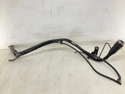 Tubo de cuello de llenado de tanque de combustible Jeep Grand Cherokee 20-22 Foto 1 de 4