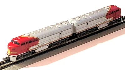 N Atlas 2121-31 FM "A" Powered ATSF Loco & "A" Dummy non-powered Loco (Tested) - Image 1 of 4