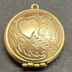 Vintage Double Heart Etched Goldtone Heart Shaped Locket Pendant Jewelry Estate - Picture 1 of 9