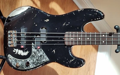 BAJO FENDER PRECISION PJ - PROPIEDAD DE FRANK BELLO - ESCENARIO ANTHRAX DE 1990 USADO Foto 1 de 4