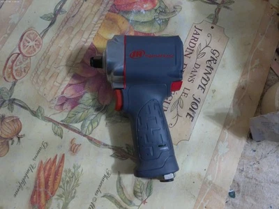 Herramienta de impacto ultracompacta Ingersoll Rand 35MAX, llave de impacto de aire de 1/2" Foto 1 de 2