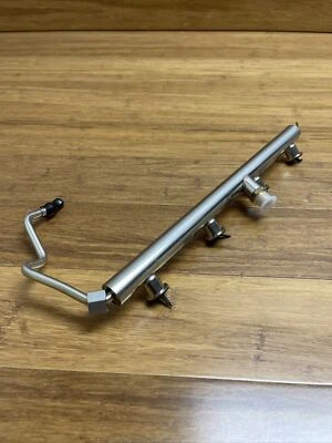 2009-2011 Audi S5 Left Fuel Rail Line Injector OEM 079133315BC Original Part - Image 1 of 4