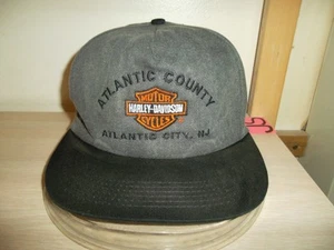 ATLANTIC CITY NJ HARLEY DAVIDSON BASEBALLMÜTZE - LIZENZIERT DRUCKKNOPFLASCHE/GRAU - SCHWARZ / 1990er - Bild 1 von 4