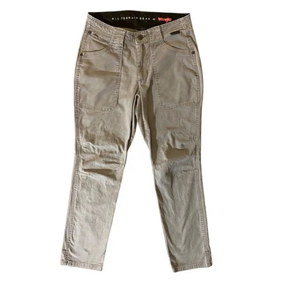 Calça Wrangler ATG Cargo Boot Feminina 6 Curta Cáqui Utilitária Elástica Externa - Imagem 1 de 4