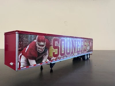 Remolque utilitario furgoneta seca 1/64 DCP/First Gear Burgundy 53’ - Oklahoma Sooners Foto 1 de 4