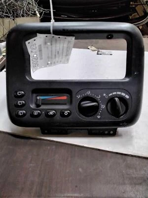 1996 VOYAGER нагреватель управления кондиционером - Изображение 1 из 2