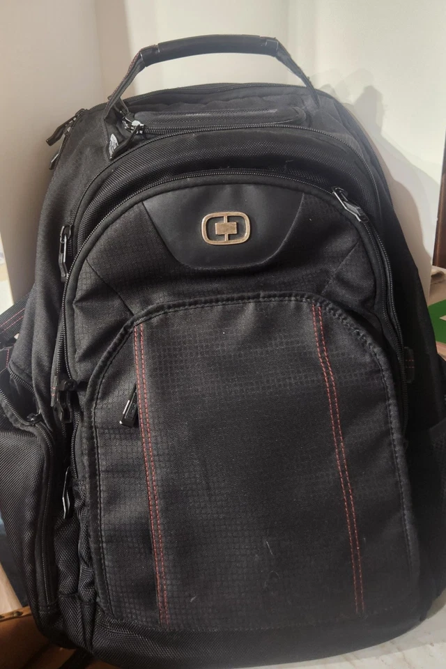Mochila OGIO Airflow preta para laptop tablet vários compartimentos - Imagem 1 de 4