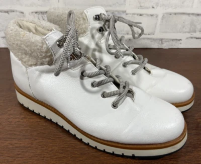 Botas anabela femininas CLIFFS BY WHITE MOUNTAIN de couro com cadarço 9M - Imagem 1 de 4