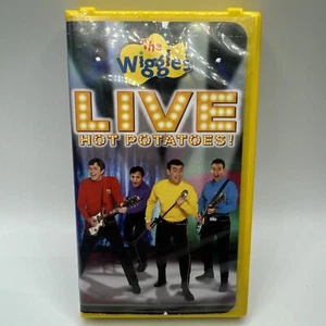 The Wiggles Live Hot Potatoes (VHS 2004) gelbe Muschelschale The Monkey Dance Toot - Bild 1 von 3