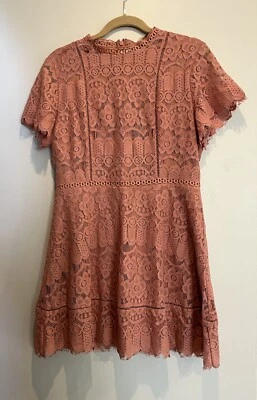 Blu Pepper женское платье, кружевной оверлей коротким рукавом, лосось розовый, размер L, новый с Ярлыками - Изображение 1 из 4