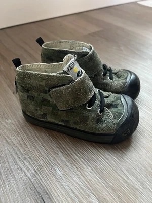 Zapatos KEEN Verde Digital Camuflaje Parte Superior Alta Niño Botas Talla 7 Cierre Fácil Foto 1 de 4