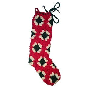 Vintage Granny Square Weihnachtsstrumpf gehäkelt rot grün mit Glocken weiß 14 Zoll - Bild 1 von 4