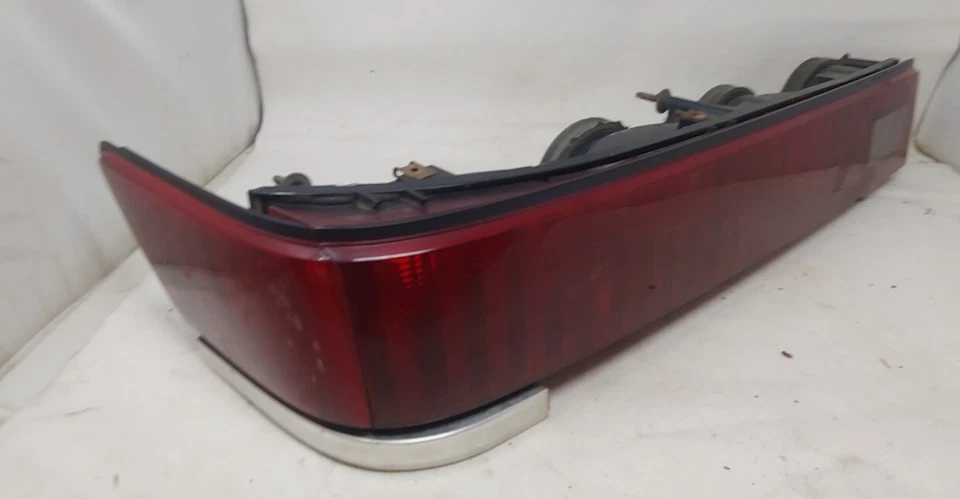 Conjunto de luces traseras Mercury Topaz 1988 1989 1990 1991 lado derecho del pasajero Foto 1 de 4