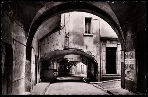 Hyeres Porches Street France Postcard - Picture 1 of 2