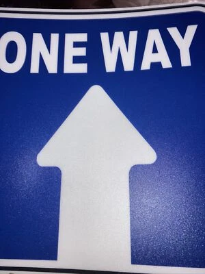 one way Plastic sign - Image 1 of 2