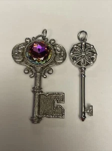 2x Llavero Colgantes Flor Margarita Llave y Llave Vintage Púrpura Estrás - Imagen 1 de 8