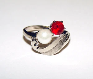 VINTAGE ESTATE 10K WHITE GOLD RUBY PEARL SWIRL LEAF RING SZ. 6.75 - Picture 1 of 6