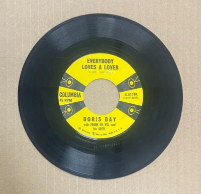 DORIS DAY COLUMBIA RECORDS 45 EVERYBODY LOVES A LOVER/INSTANT LOVE 41195 - Image 1 of 2