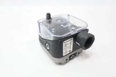 Honeywell C6097A3012 Pressure Operated Switch 8.5psi 240v-ac - Image 1 of 4